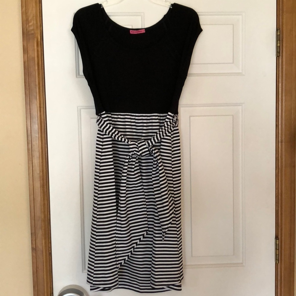 Maternity dress with tie at waist - worn once